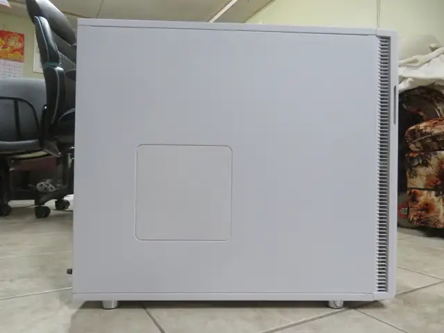 Fractal Design Define R5 Computer Case (White, solid panel) in System Components in St. Catharines - Image 4