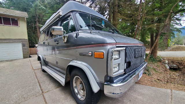1989 GMC Vandura Getaway van V8 5.7 high roof campervan in RVs & Motorhomes in Vancouver - Image 3