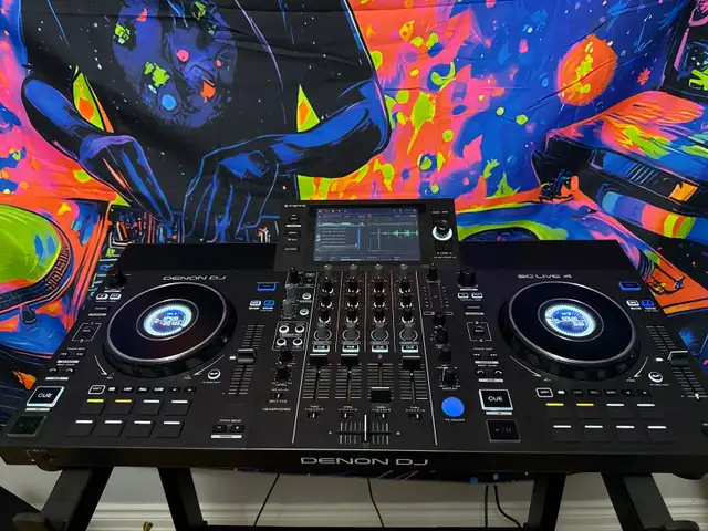 Dennon dj sc live 4 controller in General Electronics in Hamilton - Image 2