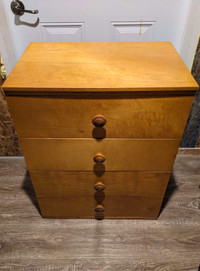 Dresser/Chest of 4 Drawers 