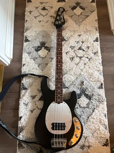 Music Man - SUB BASS USA - Stingray - Black, View more