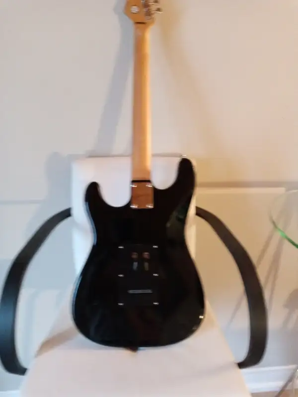 SILVERSTONE BLACK\WHITE ELECTRIC GUITAR in Guitars in City of Halifax - Image 5