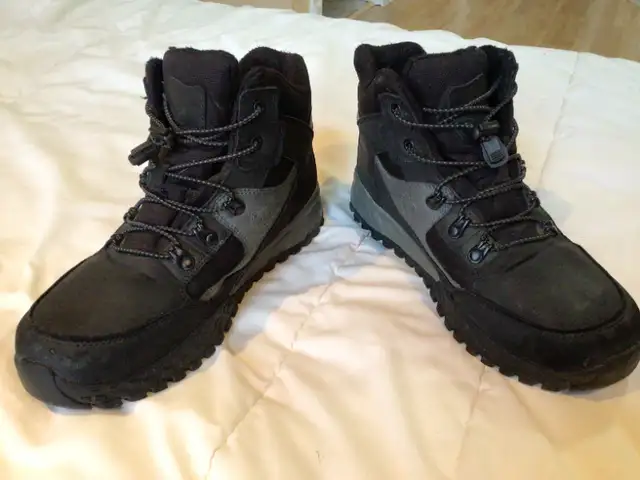 Bottes Thinsulates Boots size 6 in Kids & Youth in Bathurst - Image 4