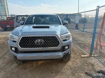 20018 Tacoma 219000 kilometres No accidents Carfax available Brand new tires with mountain pike ❄️ N...