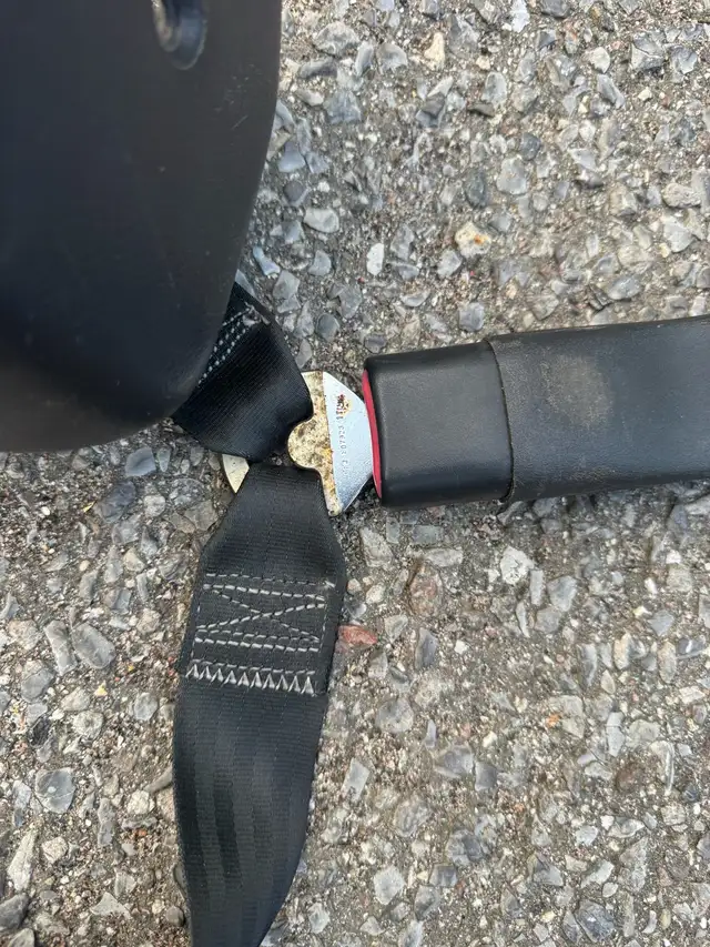 1994-1998 Mustang Convertible passenger seatbelt assembly in Other Parts & Accessories in Renfrew - Image 4