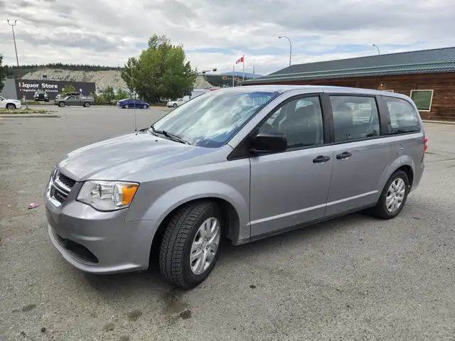 2020 Dodge Grand Caravan SE Minivan, Van (Low KM!!)