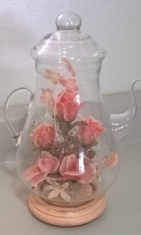 Vintage Blown Glass 10 inch Teapot & Wood Base  Centerpiece in Arts & Collectibles in Oshawa / Durham Region - Image 2