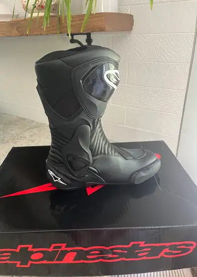 Brand new Alpinestars motorcycle boots, men’s size 8/womens size 9.5-10