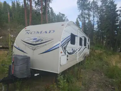 29ft 2014 Nomad Select, Model 292 Asking $19500 OBO Features: Queen Master Bedroom Rear bunk house S...
