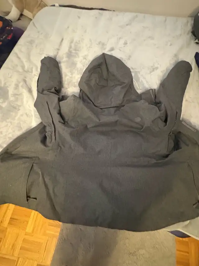 Jacket north face in Women's - Tops & Outerwear in Laval / North Shore - Image 6