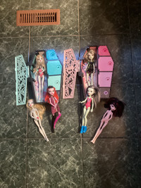 Monster High Locker Coffins and Dolls.     PICK UP AURORA