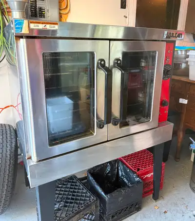 Full Size Double Door Vulcan Natural Gas Convection Oven in fantastic shape. Compare at 6 to 8000$ n...