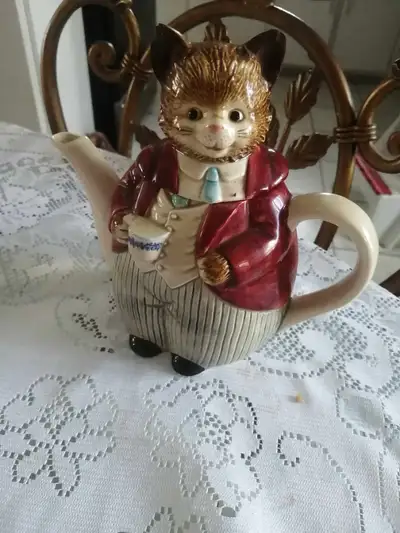 Théière vintage motif de chat 30$  de Shawinigan Sud, View more