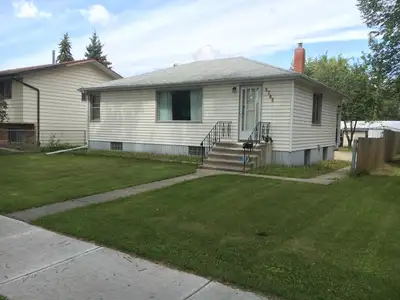2BR Legal Bsmt BonnieDoon Laundry Private Entrance Bright Lg Rms