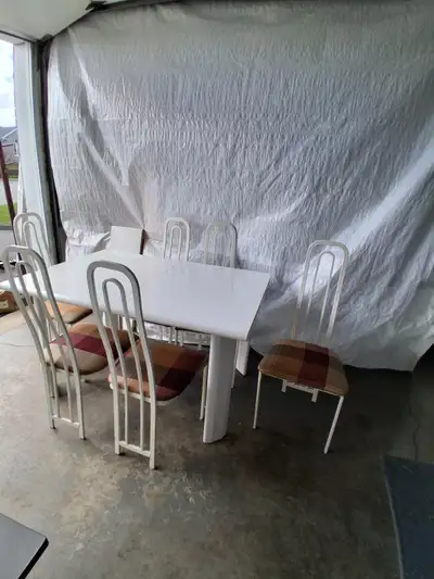 Table et chaises, View more