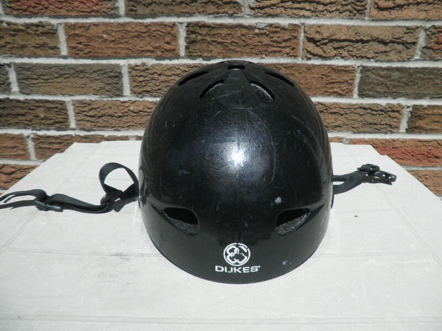 Youth Skateboard Helmet in Kids in Hamilton - Image 2