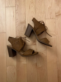 Esprit huarache sandals (size 8)
