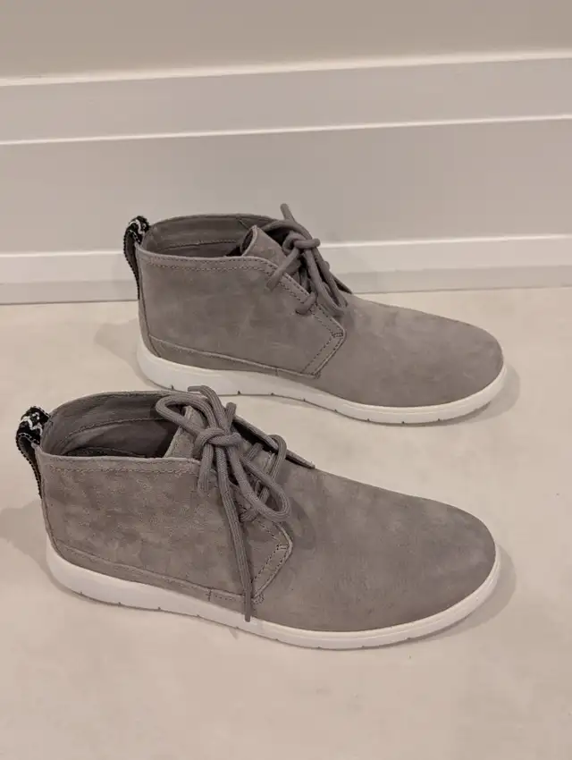 UGG Australia Men's Freamon Suede Chukka Boots Sealed Gray Size7 in Men's Shoes in Markham / York Region - Image 6