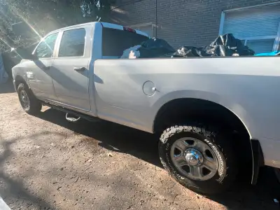 great truck 8 foot bed low kilometres
