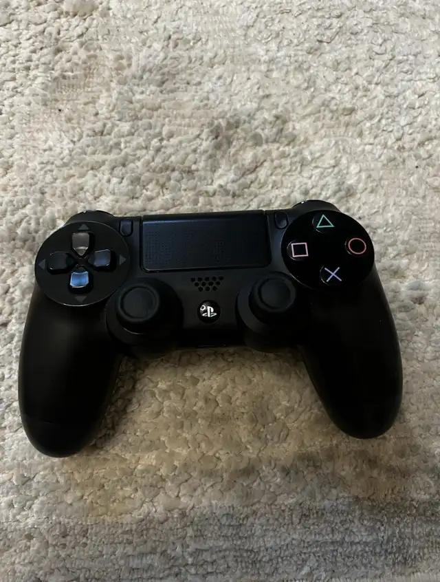 DualShock 4 controllers 452411675745996801