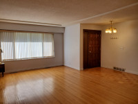 3 Bed Suite above flr for rent-walking to Joyce Skytrain station