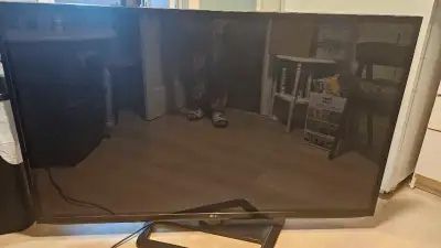 Used plasma TV in good condition 1920 x 1080p Full HD Resolution 3,000,000:1 dynamic contrast ratio...