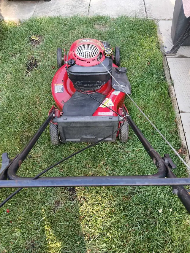 Craftsman 6.75 HP Lawnmower. in Lawnmowers & Leaf Blowers in City of Toronto - Image 4