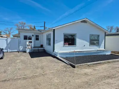 Located in City View Estates in south Regina. 1250 sq ft. bungalow, plus 2 additional 3 season enclo...