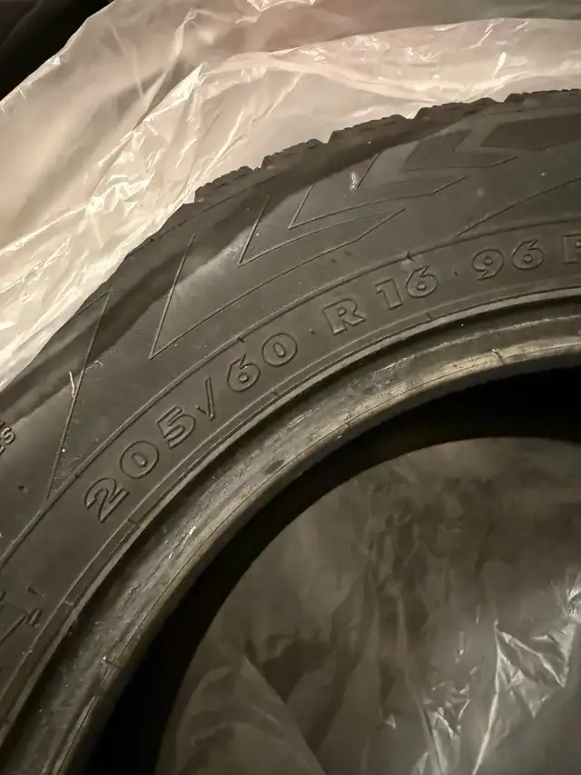 16” Winter Tires Hakkapeliitta 205/60/16 in Tires & Rims in Markham / York Region - Image 7