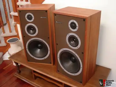 No needs introduction. One of the Best Legendary British monitors .. It's improved version of famous...