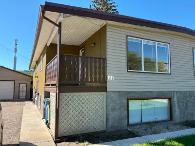 1000 Sqft Duplex, utilities included, street parking, 1 storage shed space included.