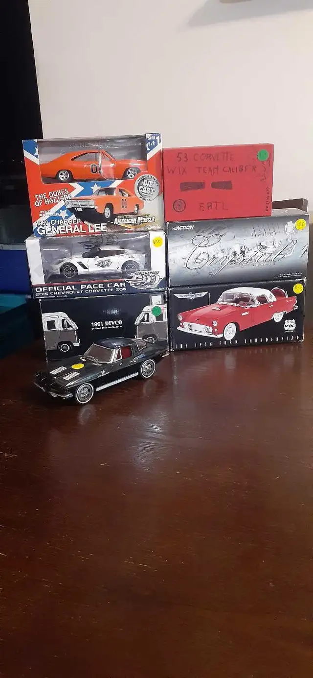 30 diecast cars and trucks 1/24 scale in Arts & Collectibles in Hamilton - Image 5