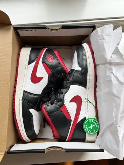 Air Jordan 1 Mid (GS), View more