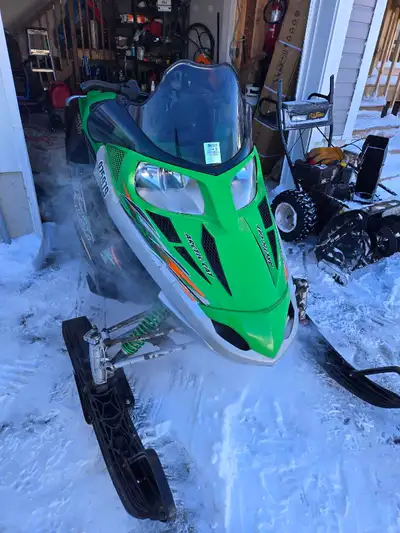 No battery. Good condition. Engine is mint.