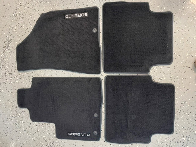 Brand new Kia SUV floor mats in Other Parts & Accessories in Thunder Bay