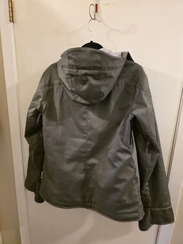 Burton Snowboard/ Ski  jacket  womans small in Women's - Tops & Outerwear in Edmonton - Image 7