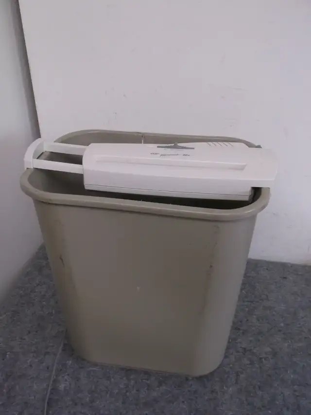 GBC Paper Shredder with Catch Bin Shredmaster 40S63007359335043121