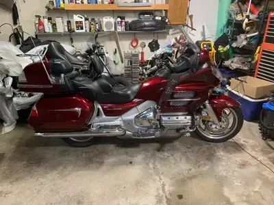 A very clean 2009 wing which has been pampered and has lots of aftermarket goodies as listed. Custom...