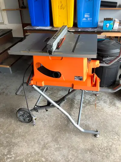 Ridgid R4513 10 in portable table saw