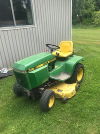 John Deere 318 