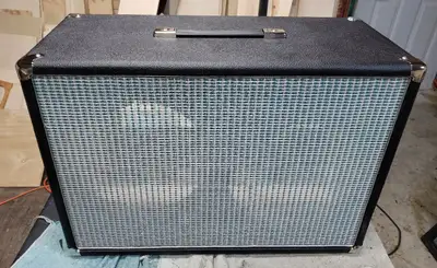 2x12 Horizontal guitar ext cabinet, Unloaded (No speakers) Light weight 20lbs without speakers. (26"...