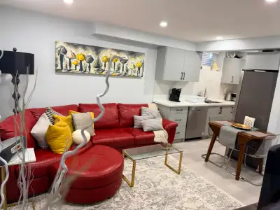 https://www.airbnb.ca/rooms/1697810131670842538?guests=1&adults=1&s=67&unique_share_id=303141a8-cfd5...