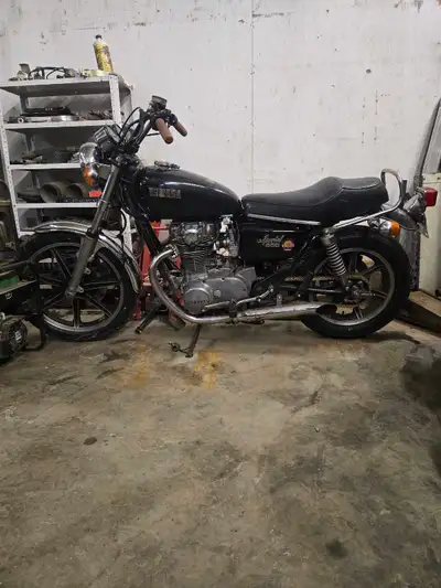 1979 yamaha xs650 22,000km New tires Lots of work done with bills to prove This bike runs and ready...