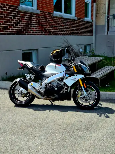Aprilia tuono v4 2014 rien a faire dessus pneu +/-1000km Changement d'huile mouin de 500km Quikshif...