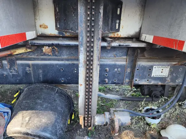 2003 International 4300 in Heavy Trucks in Hamilton - Image 10