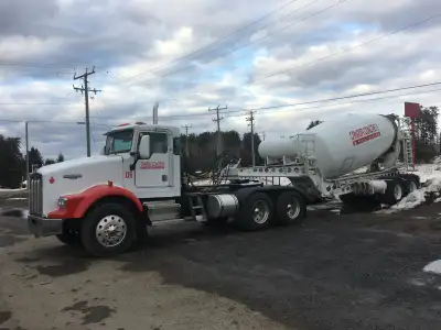 1998 and 1999 Kenworth T800 Tractors with 10m3 Mcnielus concrete Mixer Trailers. Wet kits. Cummins p...