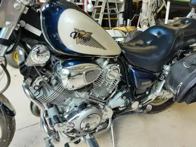 Beautifull 98 yamaha virago 1100. Has tall windscreen, wind deflectors on forks, expandable saddle b...