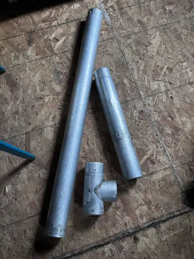 3 inch pellet stove pipe, 1-4 foot section , 1-2 foot section and 1- clean out with cap. $250.00 Bri...