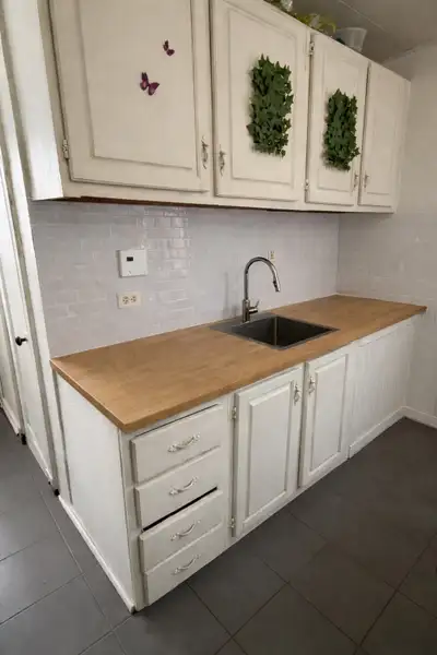 5 ½ situé au 3e étage 920 pieds carrés Disponible le 1er juillet Logement lumineux offrant plusieurs...