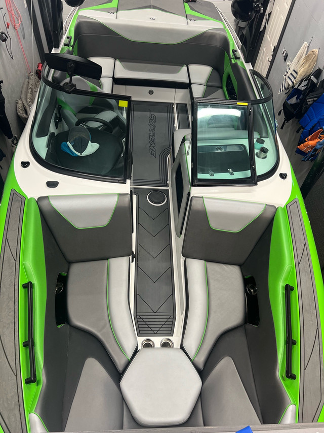 Supreme S226 surf boat in Powerboats & Motorboats in Regina